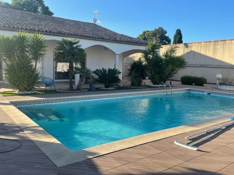 Grande villa piscine proche Nimes et Montpellier