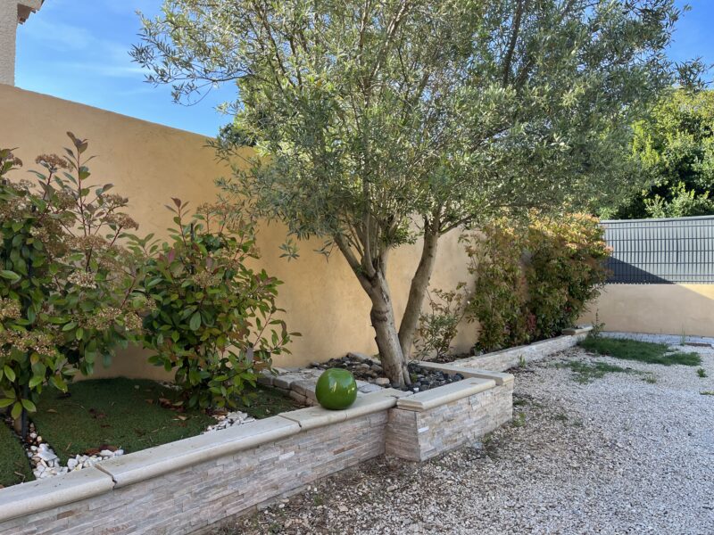Bas de villa avec entrée indépendante et piscine
