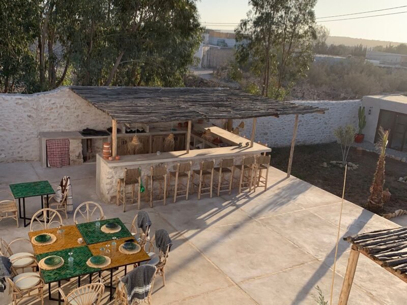 Bienvenues à la villa Madame Babouche, Villa privatisée et sans vis à vis nichée au cœur de la campagne d'Essaouira pour vos séjours en familles, entre amis, ou pour y organise un évènement.