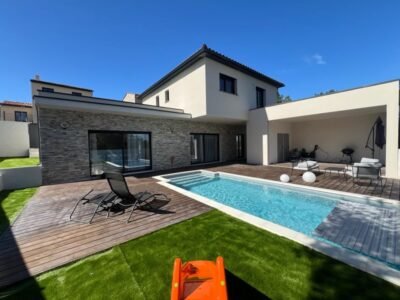Villa contemporaine avec piscine sans vis à vis
