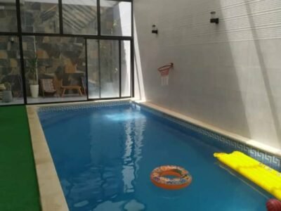 Niveau de villa F3 +piscines semi couverte et chauffée