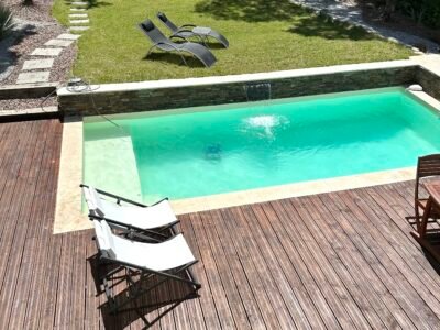 Villa avec piscine terrasse et jardin