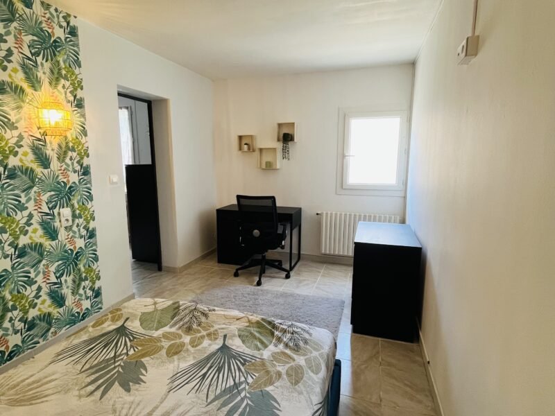 Appartement en rez-de-chaussée de villa