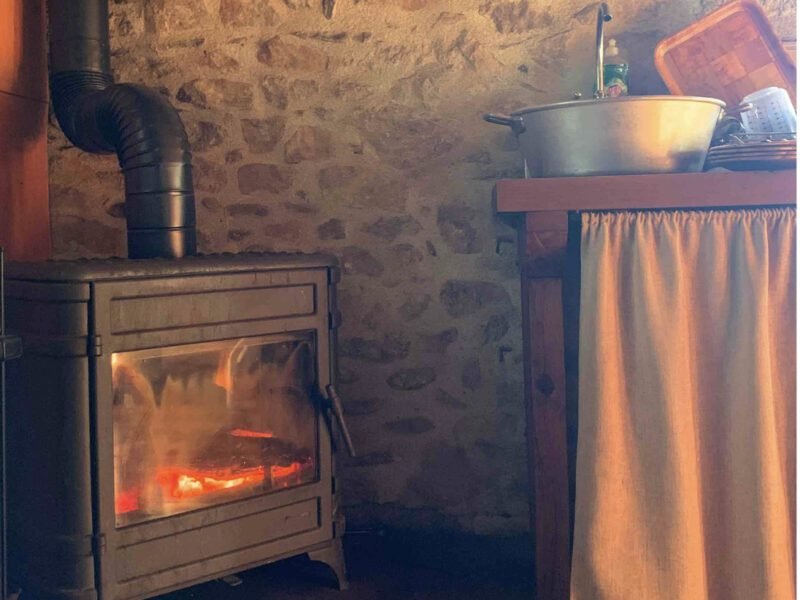 Maison rustique en pleine campagne avec spa intérieur et piscine hors sol