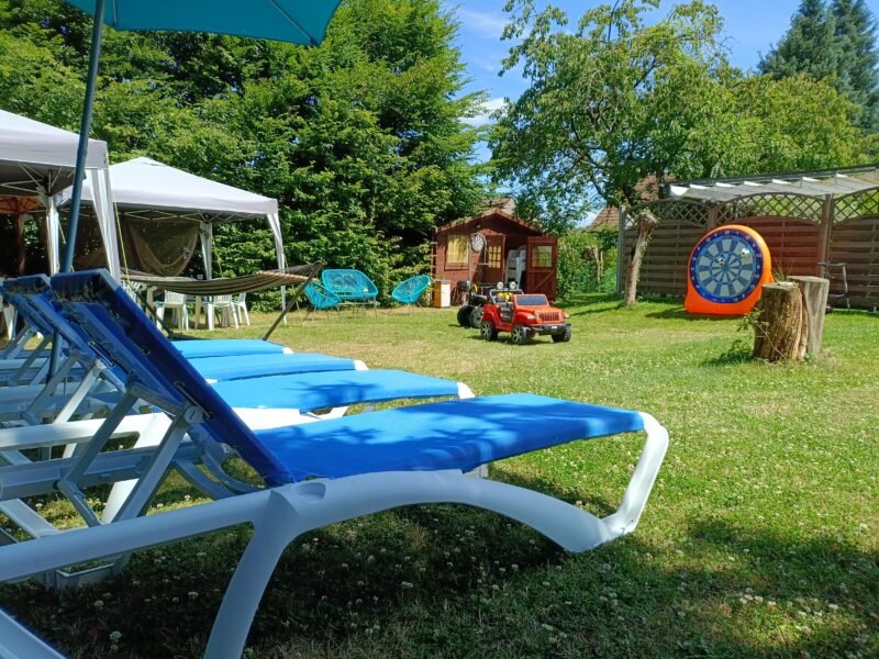 Casa Family a 15MN de l'aéroport CDG✈️, appartement+piscine, jardin 1100m2 de Jardin sans vis-à-vis.