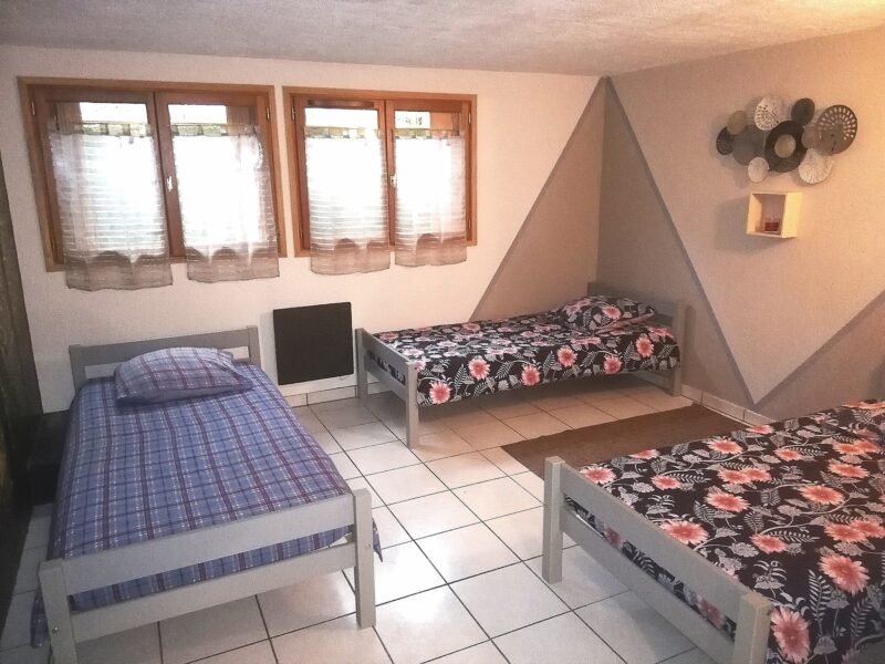 Casa Family a 15MN de l'aéroport CDG✈️, appartement+piscine, jardin 1100m2 de Jardin sans vis-à-vis.