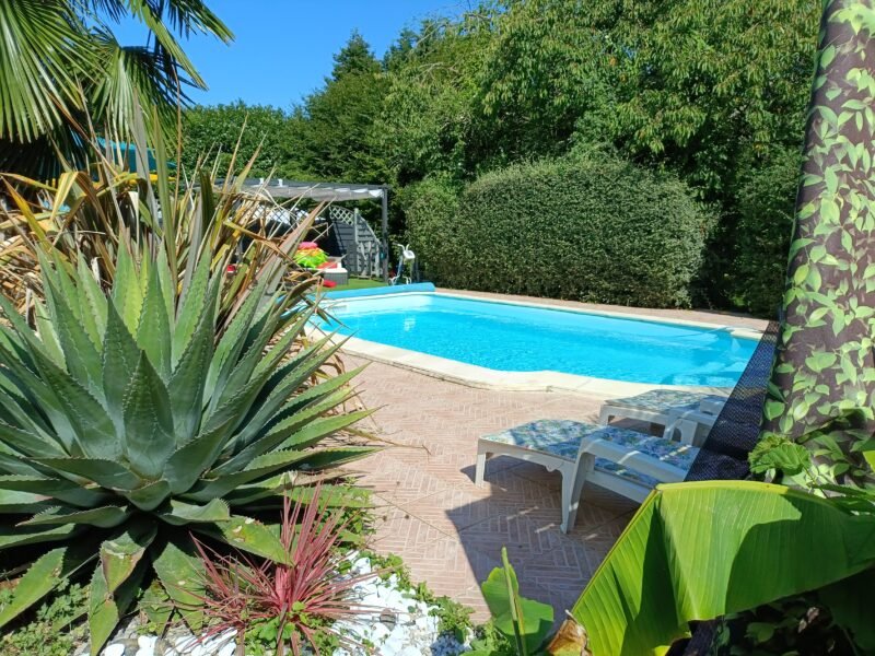 Casa Family a 15MN de l'aéroport CDG✈️, appartement+piscine, jardin 1100m2 de Jardin sans vis-à-vis.