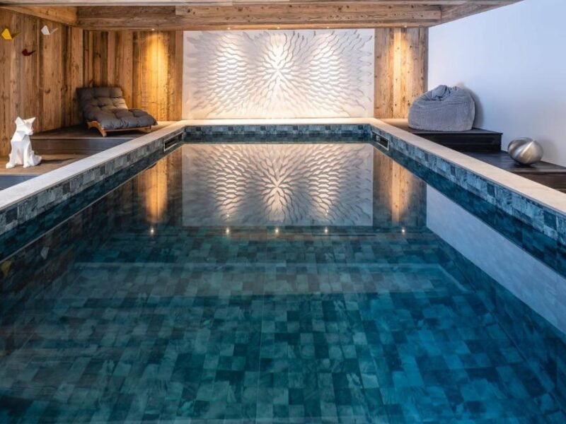 Chalet 15 personnes avec piscine salle de jeux ciné à Meribel