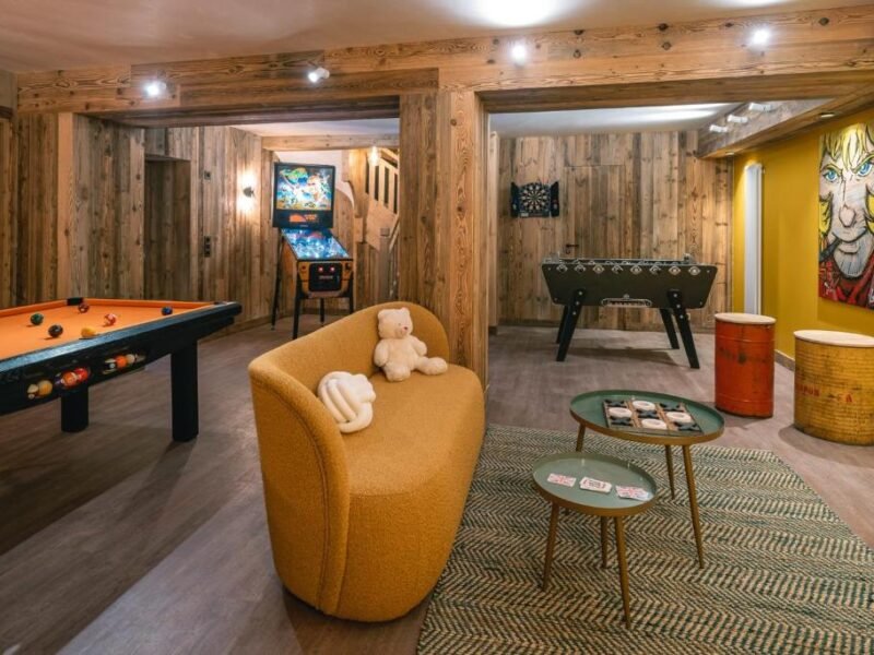 Chalet 15 personnes avec piscine salle de jeux ciné à Meribel