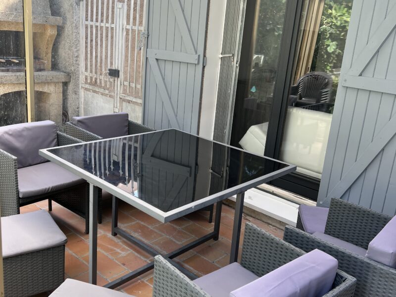 Villa piscine +jacuzzi +barbecue