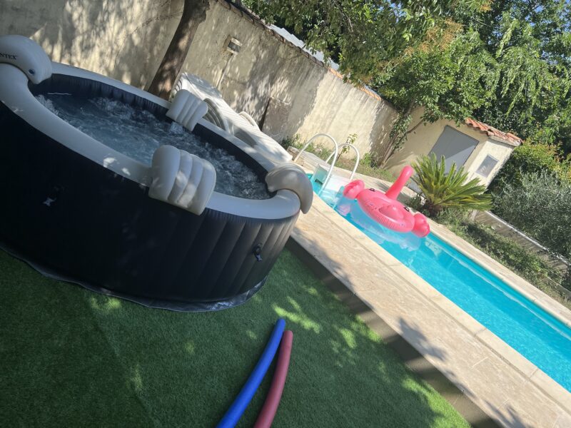 Villa piscine +jacuzzi +barbecue