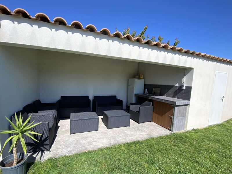 Villa piscine sans vis-à-vis Codognan (30)